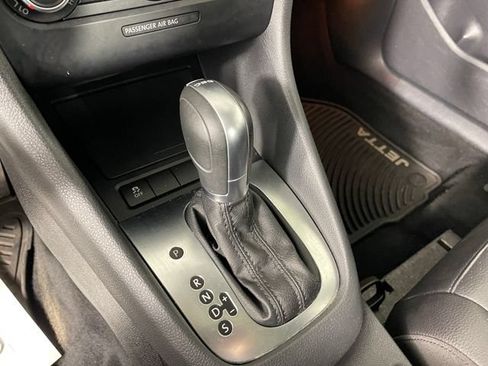 Used 2011 Volkswagen Jetta TDI FWD image 8