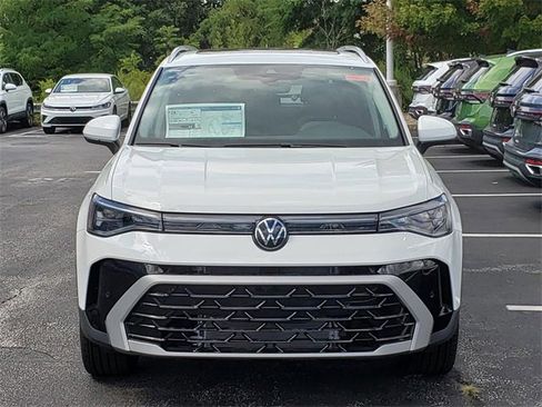 New 2025 Volkswagen Taos SEL image 5