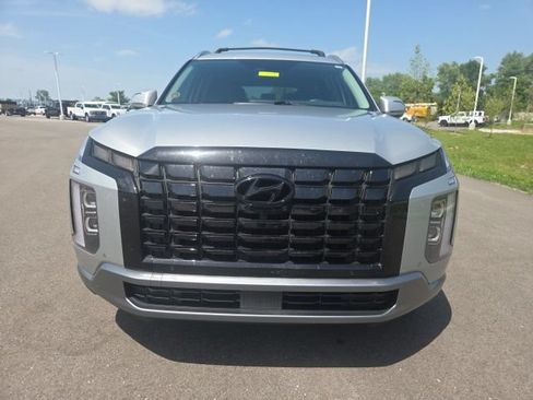 Used 2024 Hyundai Palisade Limited FWD image 3