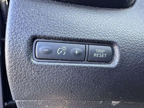 Used 2019 Nissan Rogue S AWD/4WD image 16