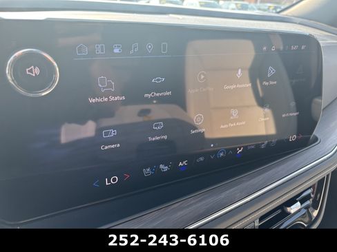 Used 2025 Chevrolet Suburban Premier RWD image 34