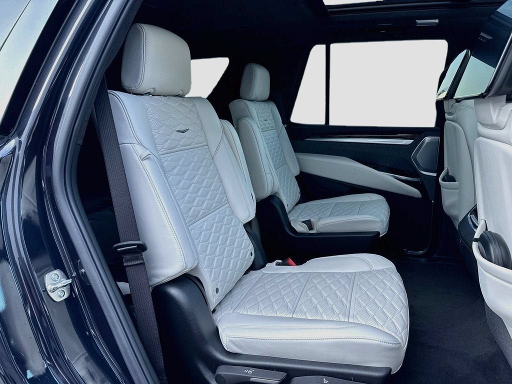 New 2026 Cadillac Escalade Platinum Sport w/ LPO, ONYX Package AWD/4WD image 36