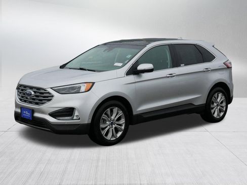 Certified 2019 Ford Edge Titanium w/ Equipment Group 301A AWD/4WD image 3