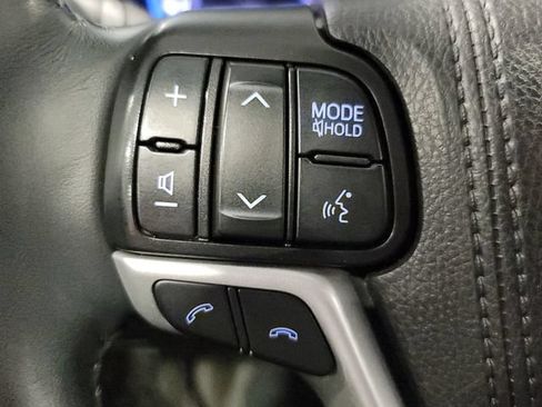 Used 2019 Toyota Highlander XLE AWD/4WD image 34
