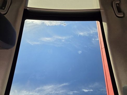 Used 2020 Jaguar F-PACE Premium image 23