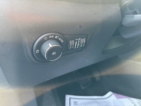 Used 2025 Jeep Compass Limited image 34