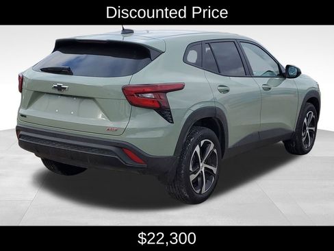 Used 2024 Chevrolet Trax RS image 3