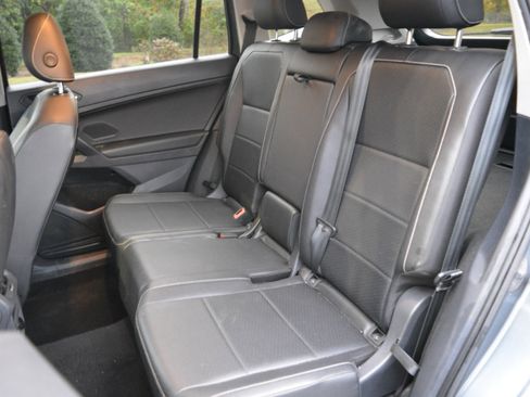 Used 2021 Volkswagen Tiguan SE image 12