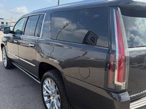 Used 2018 Cadillac Escalade ESV Premium Luxury AWD/4WD image 48