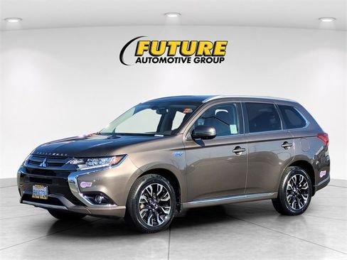 Used 2018 Mitsubishi Outlander SEL image 5
