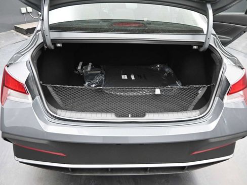 New 2026 Hyundai Elantra SE FWD image 15