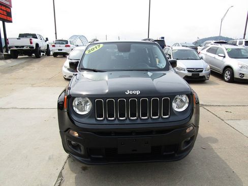 Used 2017 Jeep Renegade Latitude w/ Cold Weather Group AWD/4WD image 7