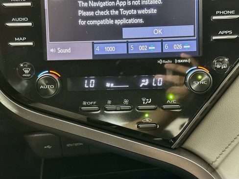 Used 2020 Toyota Camry XLE FWD image 23