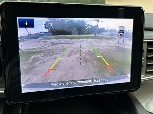 Used 2020 Ford Explorer XLT w/ Equipment Group 202A AWD/4WD image 8