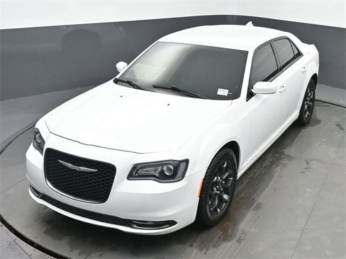 Used 2019 Chrysler 300 S image 38