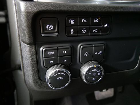 Used 2025 Chevrolet Tahoe Z71 w/ Comfort Package AWD/4WD image 23