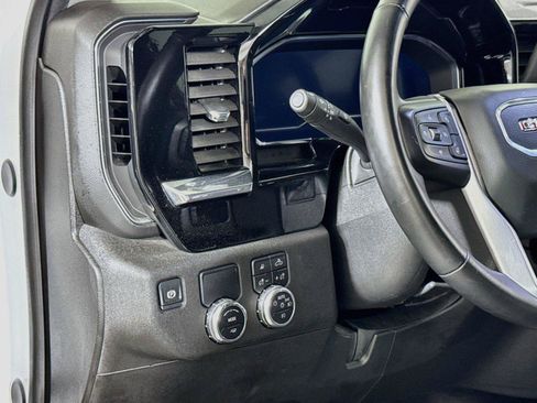 Certified 2025 GMC Sierra 1500 SLT RWD image 8