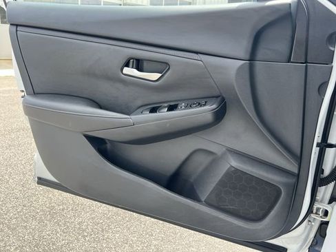 Used 2025 Nissan Sentra SV FWD image 30