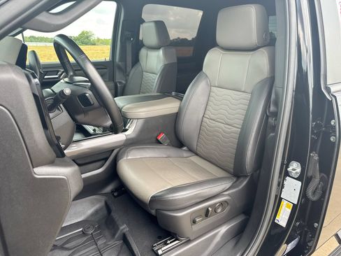 Used 2024 Chevrolet Silverado 2500 ZR2 w/ Technology Package AWD/4WD image 11