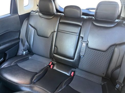 Used 2019 Jeep Compass Latitude w/ Popular Equipment Group AWD/4WD image 11