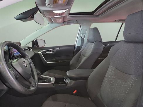 Used 2022 Toyota RAV4 XLE image 17