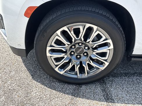 Used 2023 GMC Yukon XL Denali Ultimate w/ LPO, Floor Liner Package AWD/4WD image 9