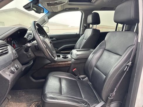 Used 2017 Chevrolet Suburban LT w/ LT Signature Package AWD/4WD image 4