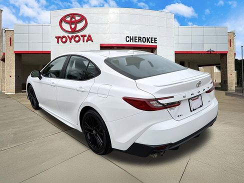 Used 2026 Toyota Camry SE w/ Convenience Package image 7