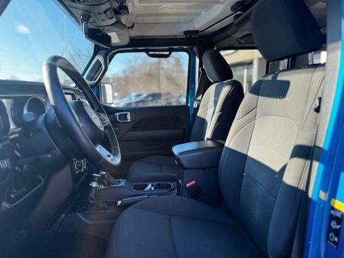 Used 2022 Jeep Wrangler Unlimited Sahara w/ Cold Weather Group image 16