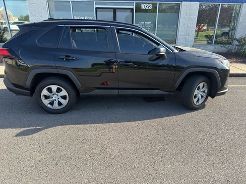 Used 2021 Toyota RAV4 LE image 4