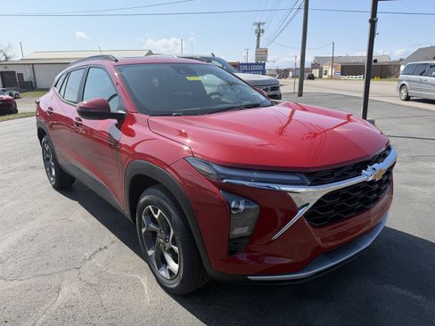 New 2026 Chevrolet Trax LT image 2