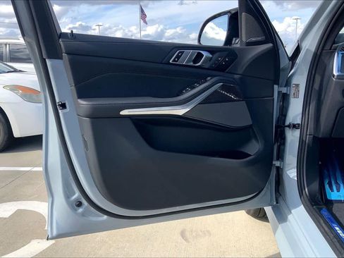 Used 2026 BMW X5 M60i image 10