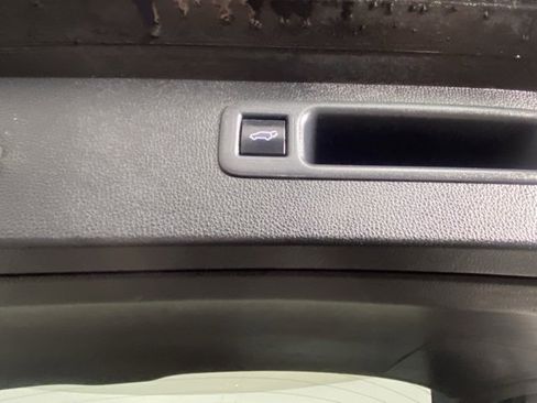 Used 2022 Toyota Highlander XLE image 14