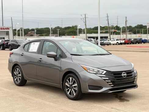 Used 2025 Nissan Versa SV w/ Trunk Package FWD image 4