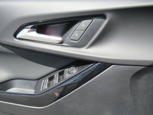 Certified 2025 Chevrolet Equinox RS FWD image 19