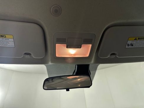 Used 2025 Hyundai Venue SE image 24