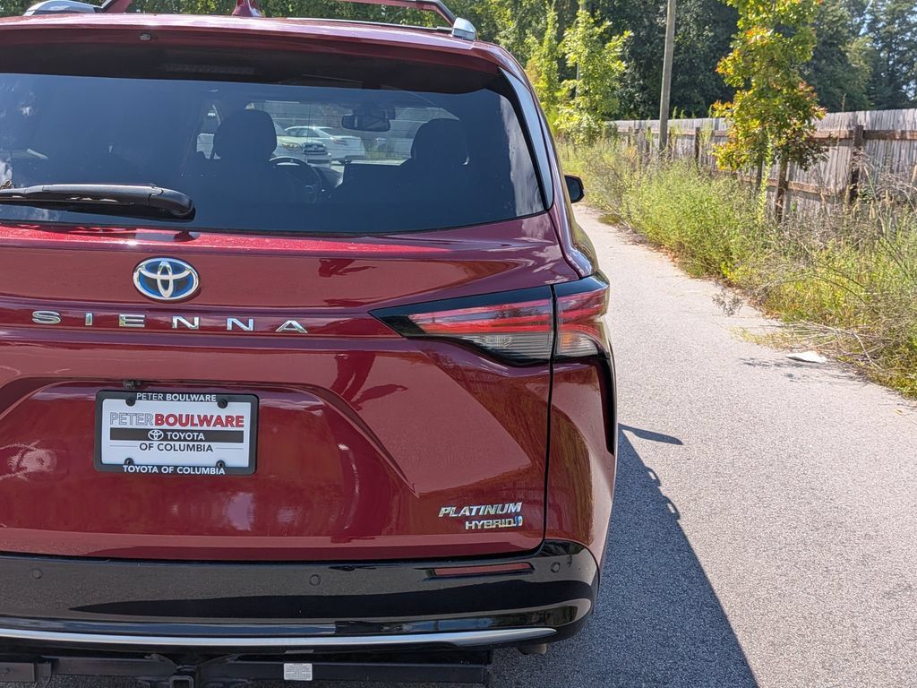 Used 2021 Toyota Sienna Platinum FWD image 8