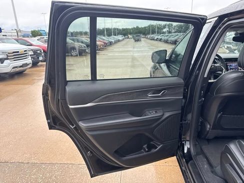 Used 2023 Jeep Grand Cherokee L Limited AWD/4WD image 11