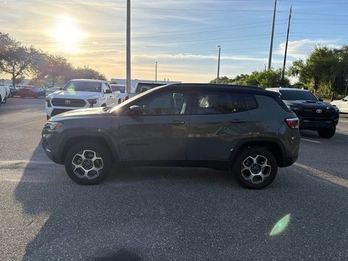 Used 2022 Jeep Compass Trailhawk w/ Trailhawk Convenience Group AWD/4WD image 2