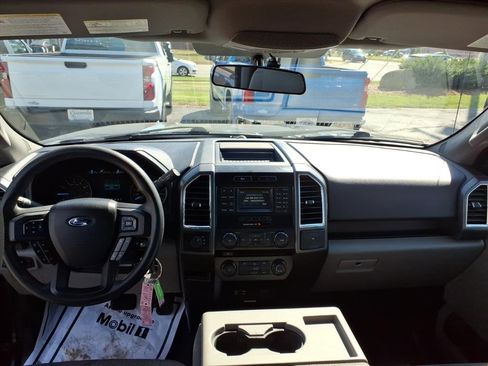 Used 2015 Ford F150 XLT image 9