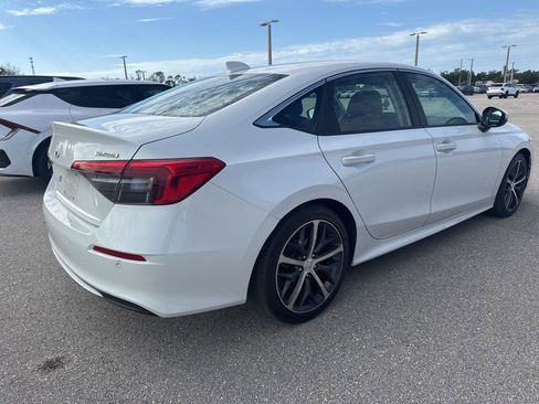 Used 2022 Honda Civic Touring image 2