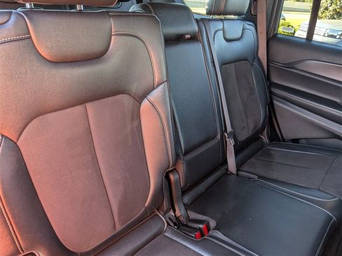 Used 2024 Jeep Grand Cherokee L Laredo image 24