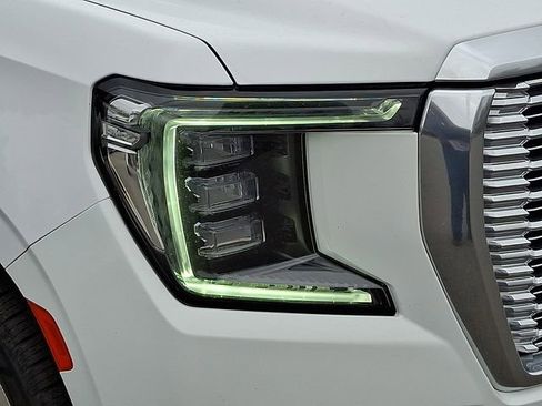 Used 2023 GMC Yukon XL Denali image 11