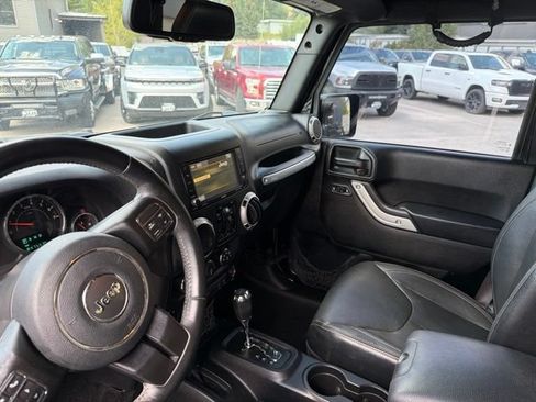 Used 2016 Jeep Wrangler Unlimited Sahara w/ Connectivity Group AWD/4WD image 26
