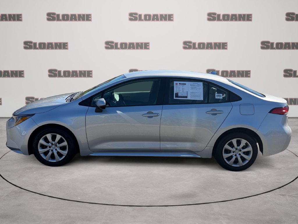 Used 2025 Toyota Corolla LE FWD image 2