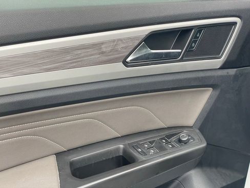 Used 2022 Volkswagen Atlas Cross Sport SE image 11