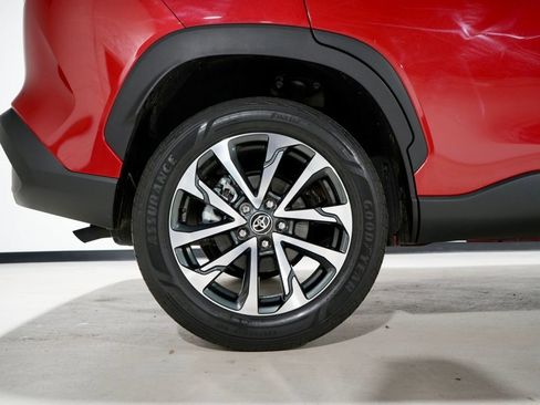 Used 2022 Toyota Corolla Cross XLE image 34