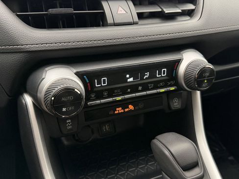 Used 2025 Toyota RAV4 XLE image 21