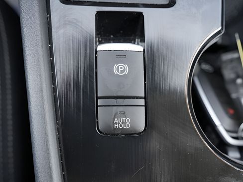 Used 2024 Nissan Rogue S AWD/4WD image 30