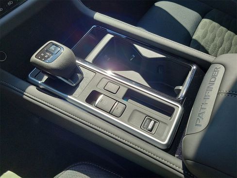 New 2025 Nissan Pathfinder SV image 10